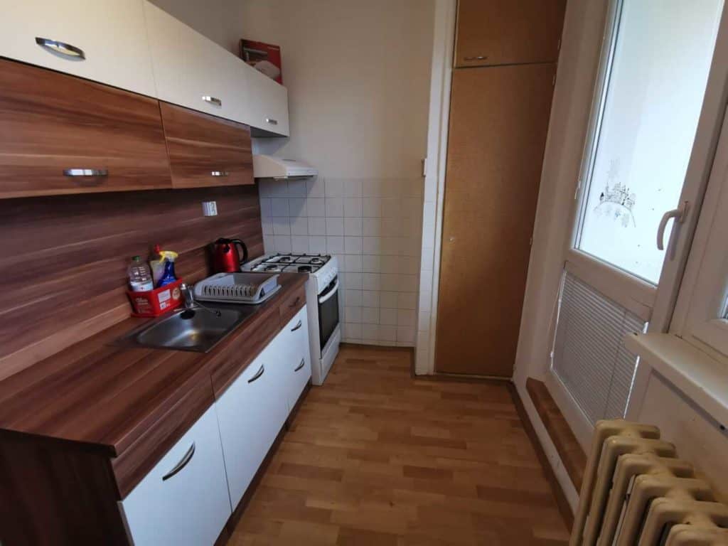 Prenájom 1 izbového čiastočne zariadeného bytu v Poprade