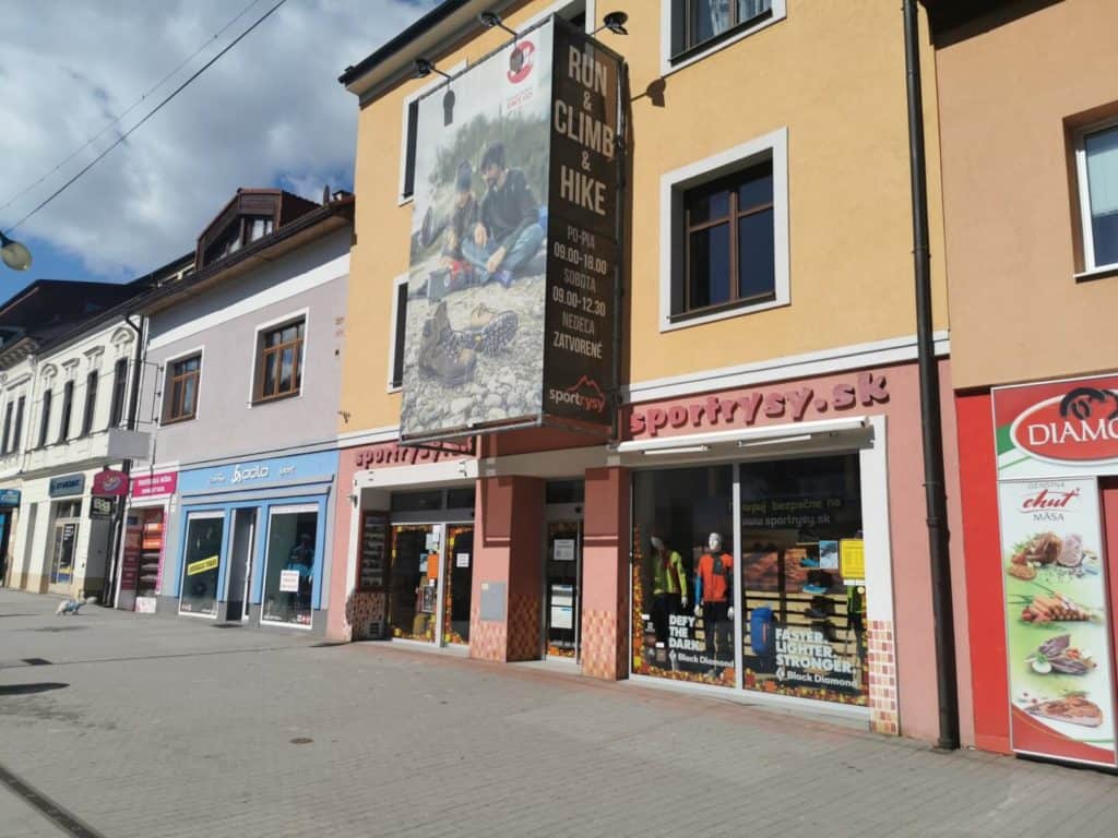 Prenájom obchodných priestorov v Poprade na námestí
