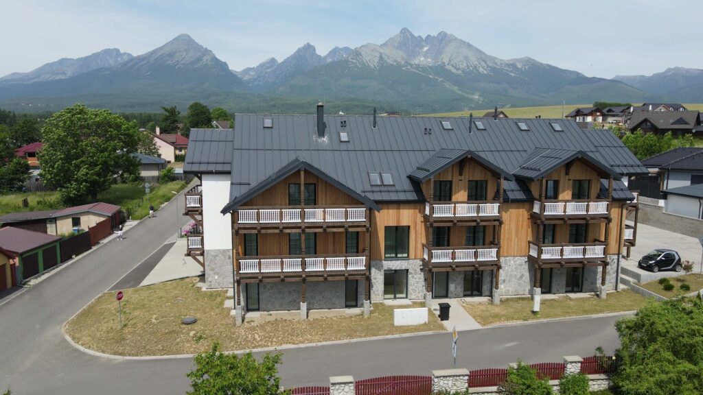 Veľkometrážny 4-izbový byt s priestrannou terasou a pozemkom v projekte Pinora