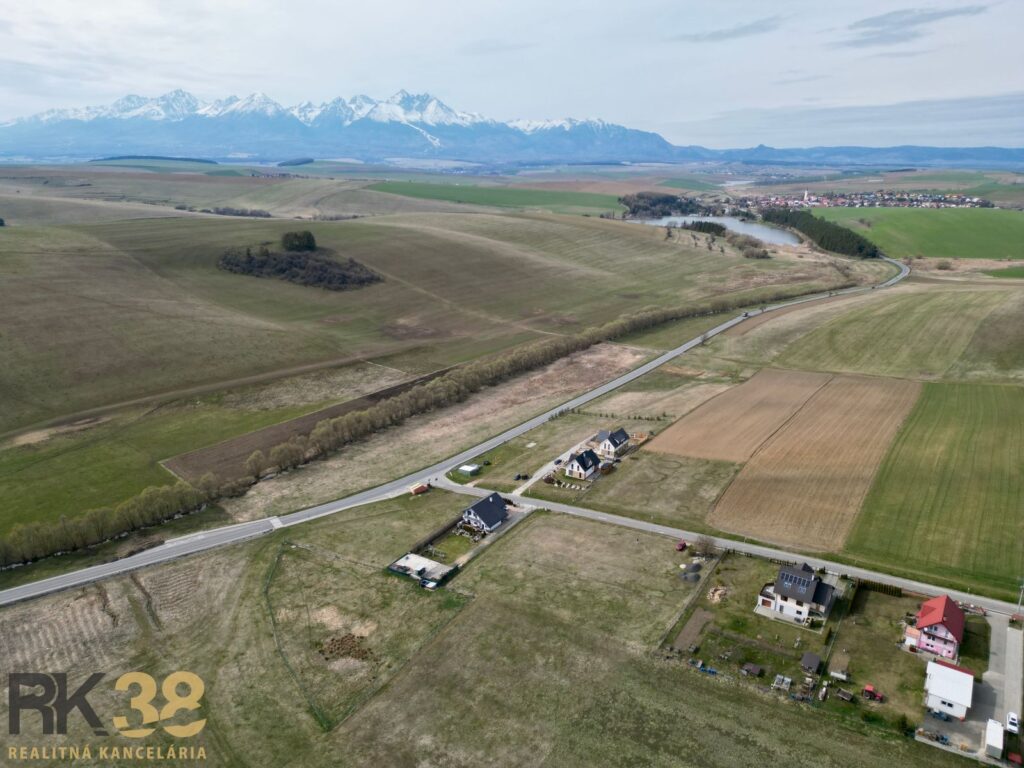 Slnečný stavebný pozemok s výhľadom – Vlková