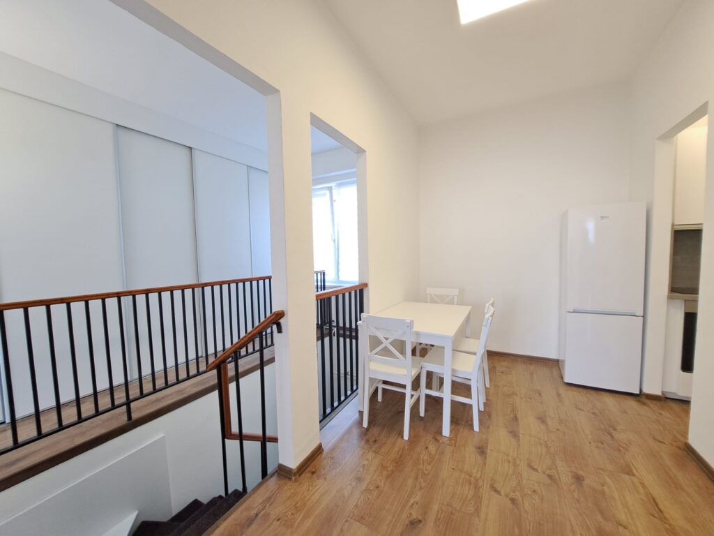 Priestranný 2,5-izbový byt (100 m²) priamo na Námestí sv. Egídia v Poprade