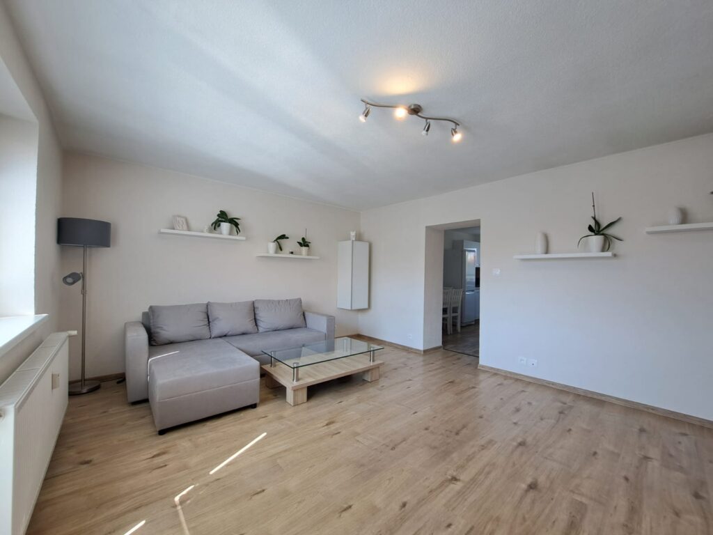 Priestranný 2-izbový byt v centre Popradu na prenájom