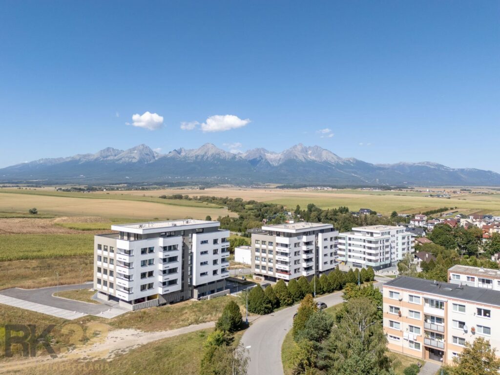 Nadčasové radové domy s výhľadom na Vysoké Tatry | POPRAD