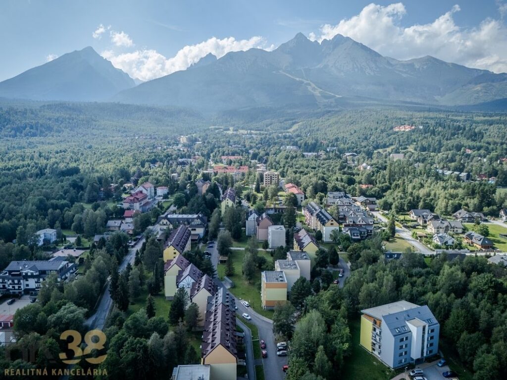 Bývanie pod Lomnickým štítom | 3-izbový byt v srdci Tatranskej Lomnice