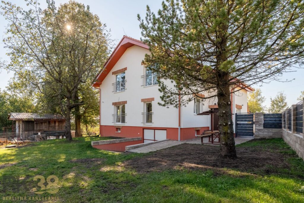 Rodinný dom s tromi samostatnými obytnými jednotkami a výhľadom na Tatry | Gerlachov