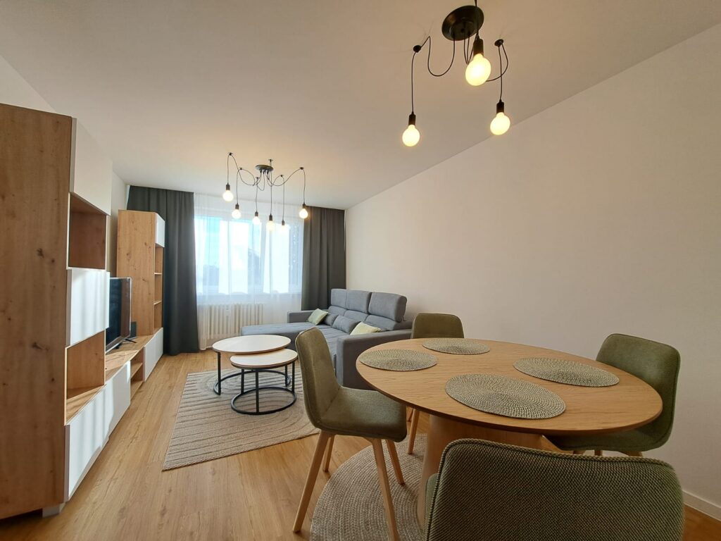 Prenájom kompletne zrekonštruovaného 2-izbového bytu s balkónom